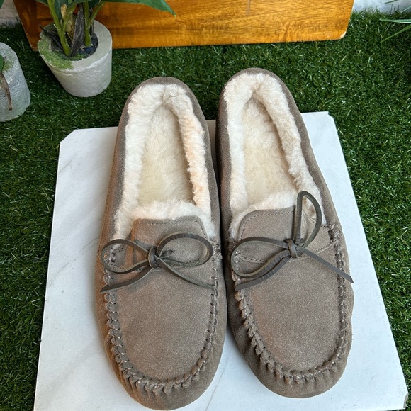 UGG Moccasins slippers color: dry leaf men’s Size 9 - Picture 3 of 10